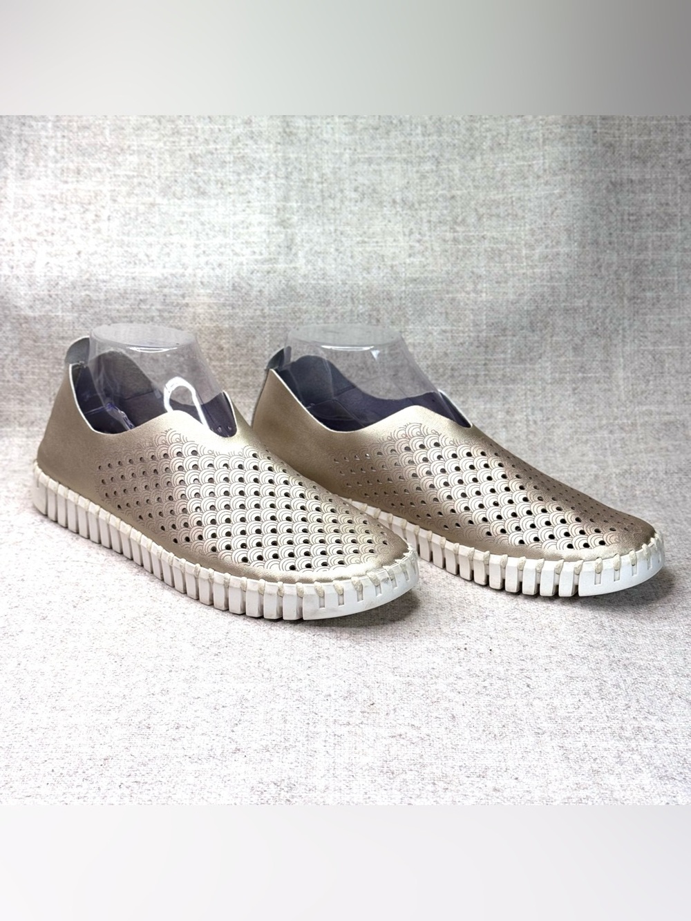 Isle Jacobsen‎ Hornbeck Tulip Gold Leather Laser Cut Slip On Comfort Shoes Sz 40